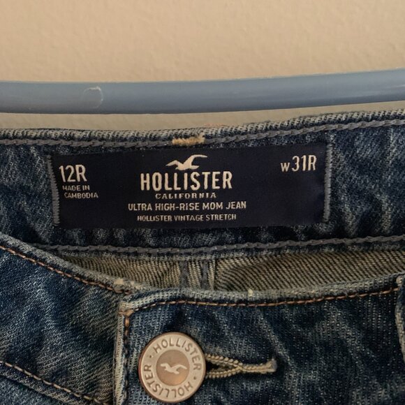 Hollister Ultra High Rise Mom Jeans - Picture 3 of 3